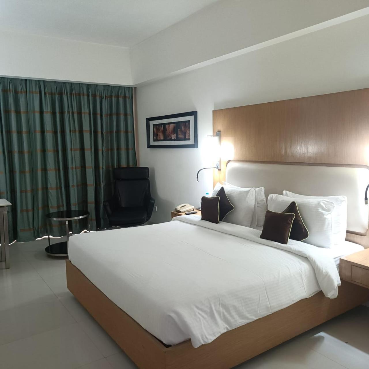 Royal Park Kakinada Hotel Exterior photo