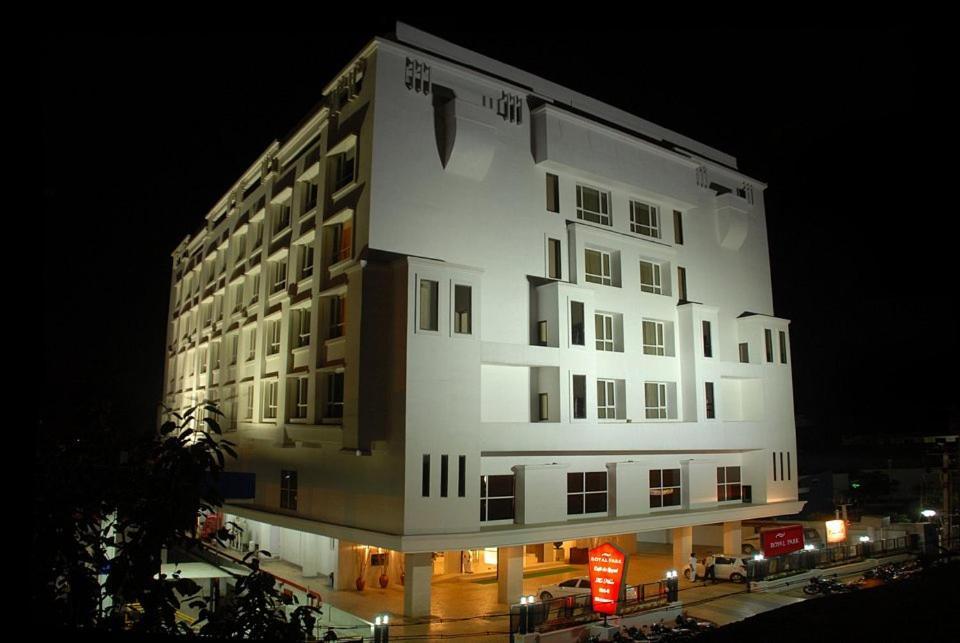 Royal Park Kakinada Hotel Exterior photo