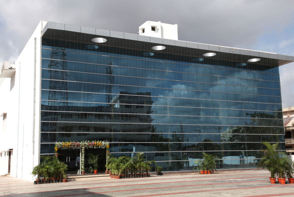 Royal Park Kakinada Hotel Exterior photo
