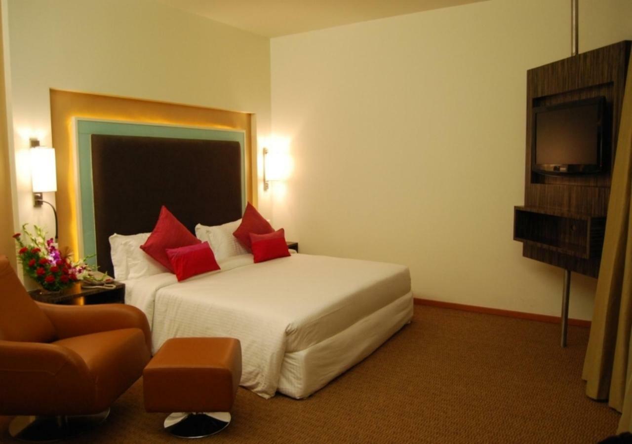Royal Park Kakinada Hotel Exterior photo